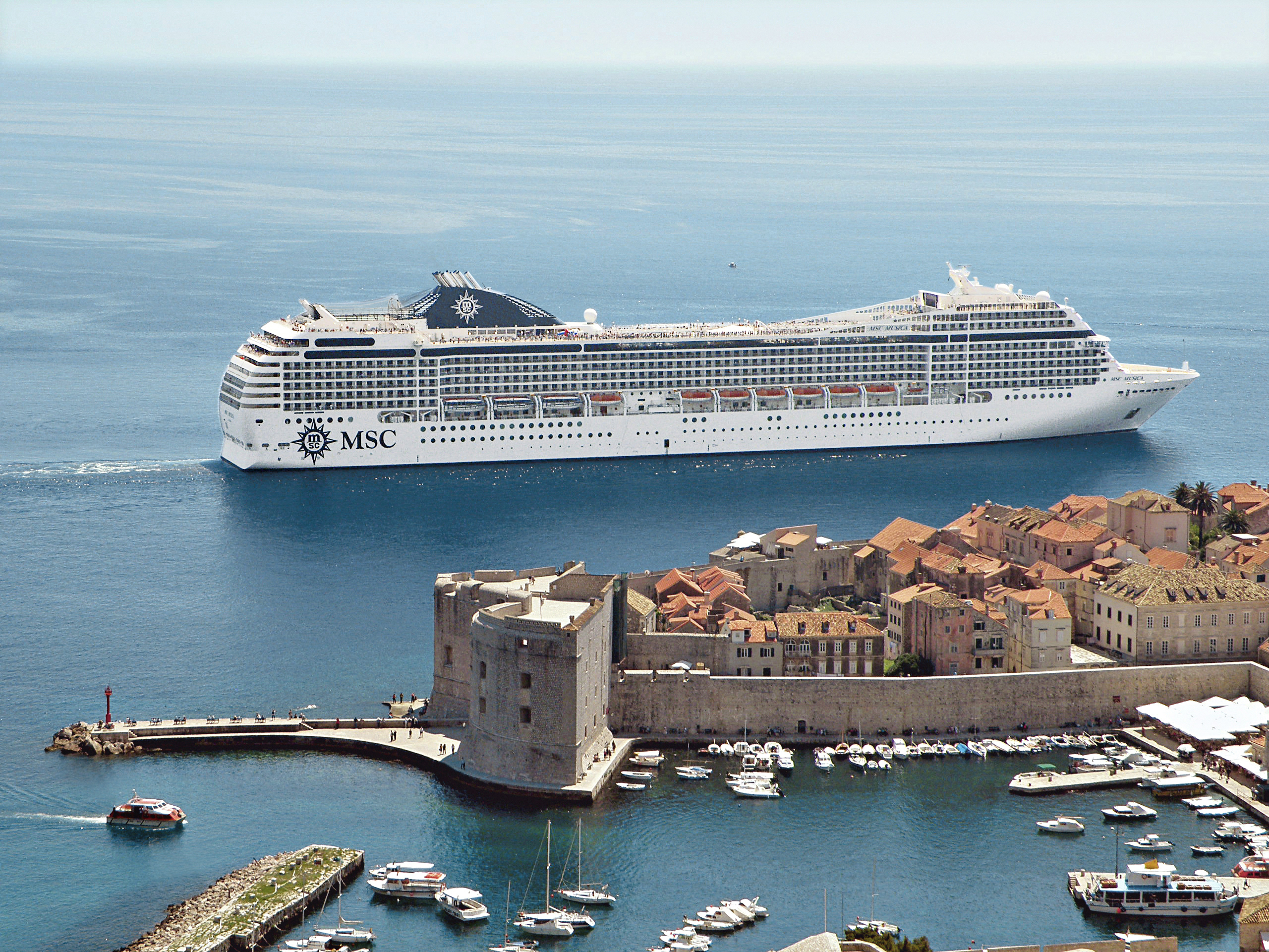 Msc cruises. Лайнер MSC magnifica Дубровник. Круизы по Средиземному морю MSC. Рим круиз MSC. Круиз «средиземноморские острова».